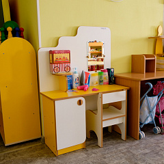 Детский туалетный столик