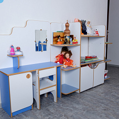 Детский туалетный столик с угловым стеллажом